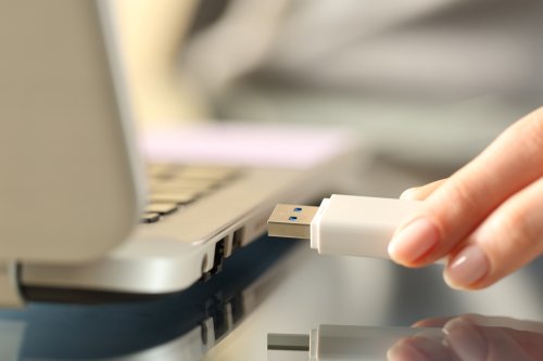 Einfacher Trick: So stecken Sie USB-Sticks immer richtig ein