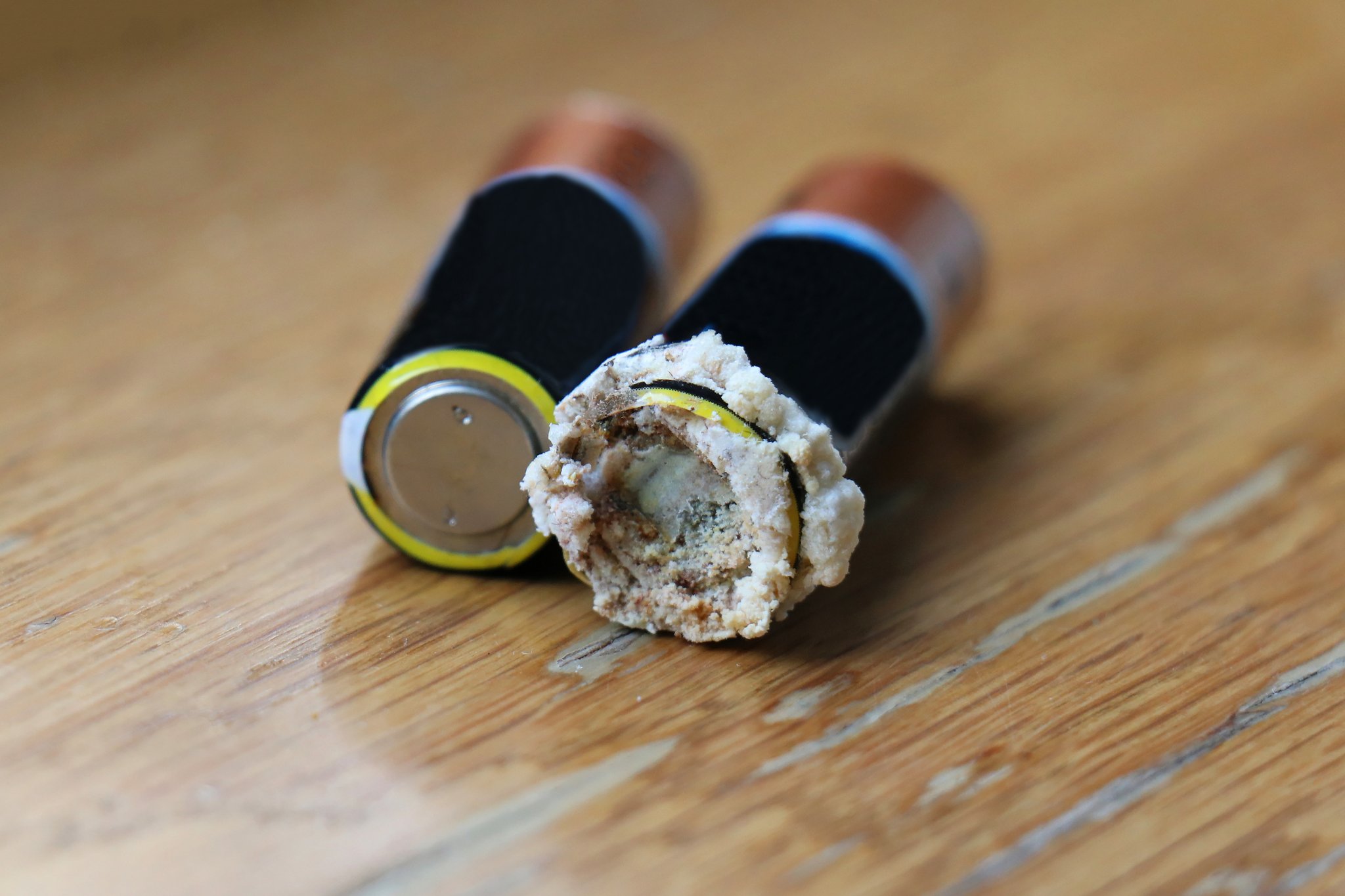 Achtung: Das gilt bei ausgelaufenen Batterien
