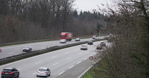 Ihren Zweck kennt kaum jemand: Darum gibt es 1.400 Wasserbecken neben Autobahnen