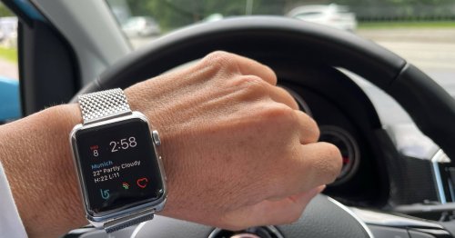 Das gilt im Auto für Apple Watch & Co.: Der ADAC klärt auf