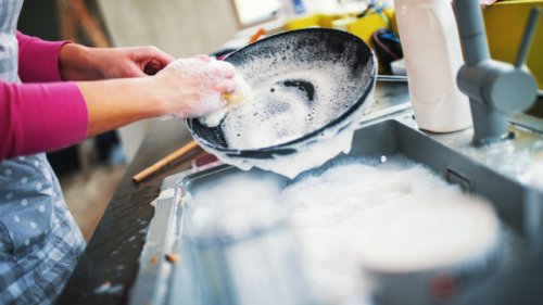 Küchenchef erklärt: So reinigen Sie Ihre Pfanne richtig