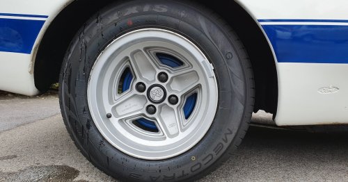 Billig-Reifen im Test: Halten Kenda & Co mit Markenreifen von Dunlop mit?