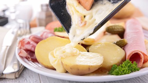 Käse im Überfluss: Der beste Raclette-Grill bei Stiftung Warentest