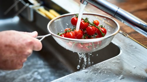 Obst und Gemüse vor dem Verzehr waschen: Wie wichtig ist es wirklich?