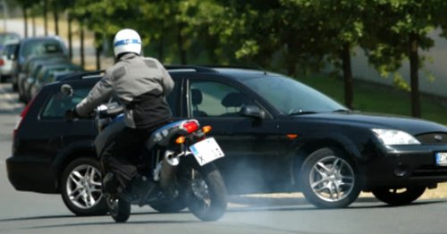 Motorrad-Fahrer in Gefahr? So gut erkennen Auto-Assistenten die Biker wirklich