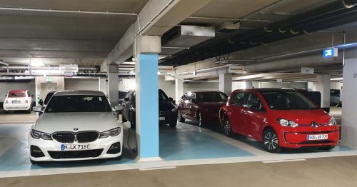 Rechts vor links auch auf Parkplätzen? Gericht macht klare Ansage