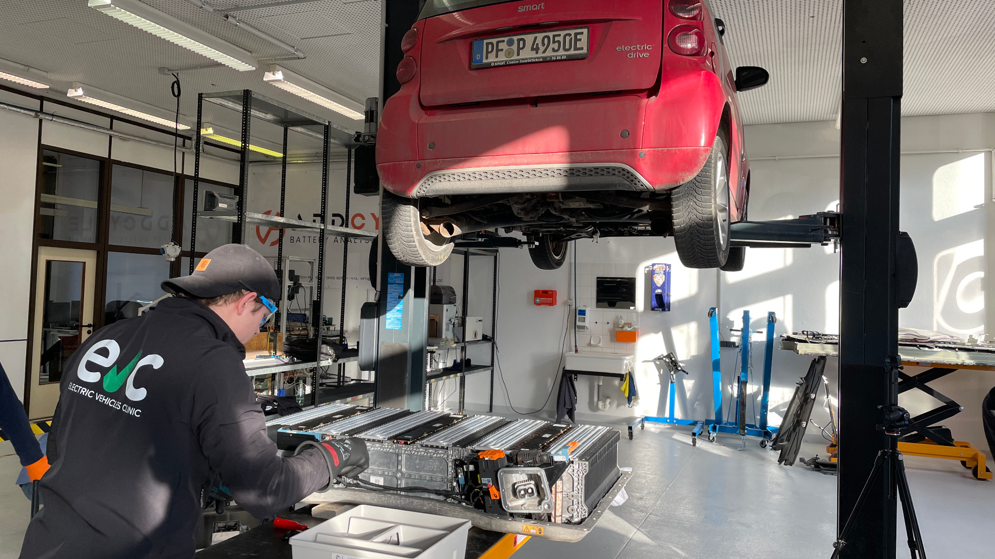 Alter Elektrosmart muss zur Akkureparatur: Besitzer ist baff über die Kosten
