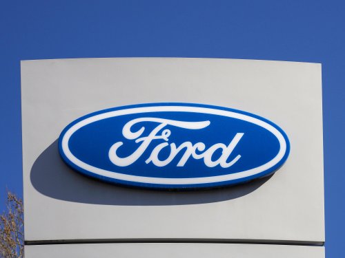 Ford bringt ein Kult-Auto auch nach Deutschland. Nachdem der Bronco vor zwei Jahren in den USA neu aufgelegt wurde, dürfen sich künftig auch hierzulande Autofahrer über den Geländewagen freuen. Die Details dazu erfahren Sie hier.