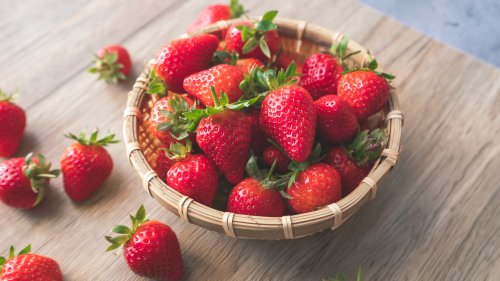 Garten: Warum Sie Erdbeeren immer neben Knoblauch pflanzen sollten