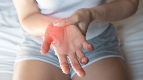 Ständig Schmerzen? Diese Krankheit ignorieren viele Ärzte