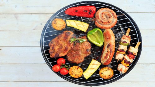 Verbraucherzentrale warnt: Dieses Fleisch darf niemals gegrillt werden – warum es so gefährlich ist
