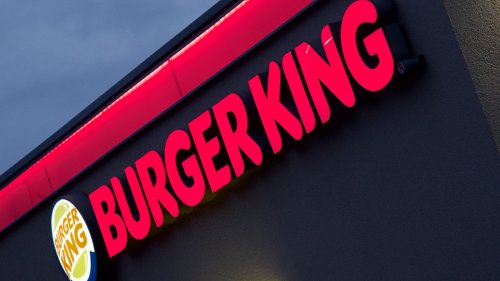 Eine alte und komplett erhaltene Burger-King-Filiale wurde bei Bauarbeiten freigelegt. Diese soll seit 2009 hinter einer Mauer versteckt gewesen sein.