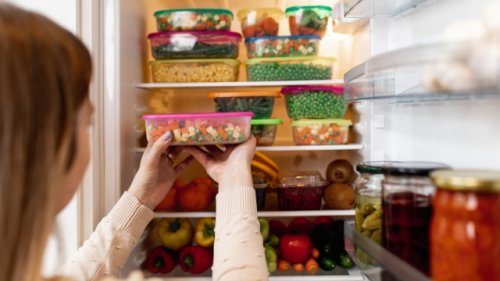 Essstäbchen sind die Lösung: So vergrößern Sie den Platz im Kühlschrank