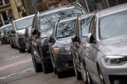 "Für Parken und Fahren": Besitzer größerer Autos sollen künftig draufzahlen