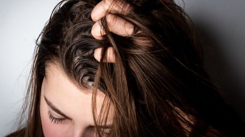 Fettige Haare schon am nächsten Tag? Diese 4 Fehler sind oft schuld