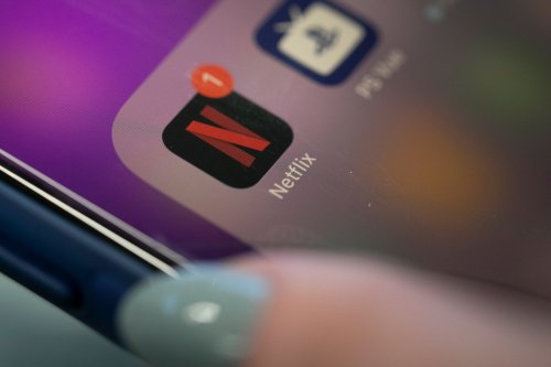 Netflix testet derzeit einen neuen Service, der den Namen "N-Plus" trägt. Dabei dürfte es sich um eine neue Abo-Stufe des Streaming-Riesen handeln, wie aus Umfragen unter Netflix-Usern hervorgeht. Was Netflix hier genau plant, erfahren Sie hier.