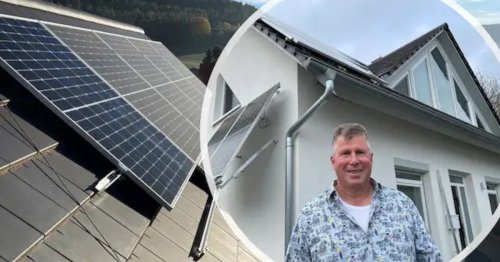 Eigenmontage statt ewig warten: Solarkunde kraxelt selbst auf sein Steildach
