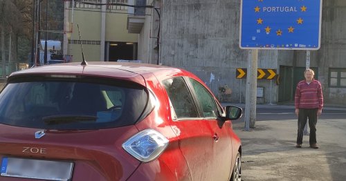 Im Elektro-Kleinstwagen quer durch Europa: Rentner fährt 8.100 km nach Portugal
