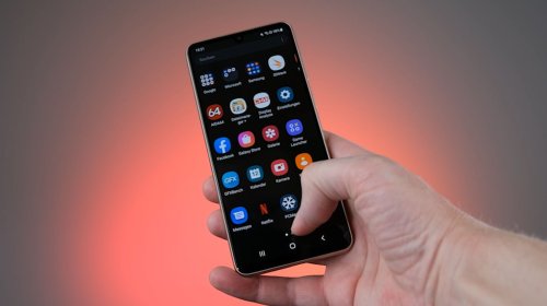 Das Samsung Galaxy A33 5G wertet die Reihe mittelklassiger Smartphones deutlich auf. Überzeugen kann es vor allem mit schickem Design und starker Leistung zum fairen Preis.