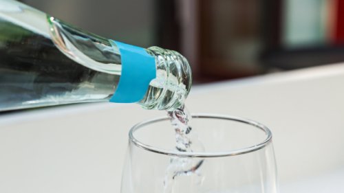 Mineralwasser-Tests bei Stiftung Warentest und ÖKO-TEST: Die Ergebnisse im Überblick