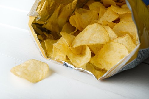 Können zu Durchfall & Erbrechen führen: Bekannte Kartoffelchips-Marke in der Kritik