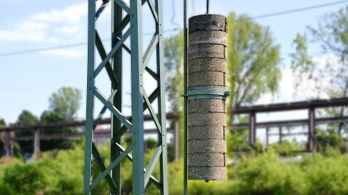 Hat jeder gesehen, aber kaum jemand kennt die Funktion: Gewichte an der Bahnstrecke