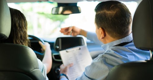 Bis zu 4.000 Euro: Fahrschulen erklären, warum der Führerschein so teuer ist