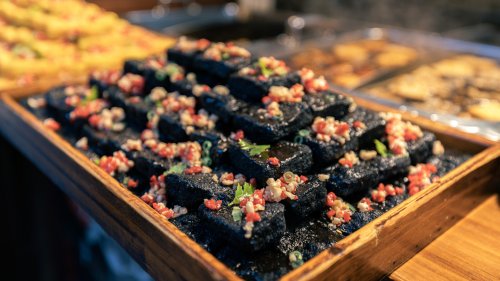 Schwarz, stark riechend, aber gesund: Das steckt hinter "Stinky Tofu"
