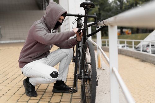 E-Bike versichern: Wann sich das lohnt & wie Sie sich vor Diebstahl schützen können