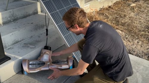 Bastler baut wackeliges Solarauto ohne Akku: Bei der Probefahrt fällt er heraus