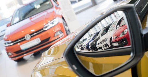 Autofahrer verlieren tausende Euro: Weil Autohändler Förderung verschweigen
