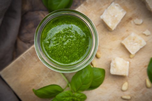 Nie wieder Pesto wegwerfen: So verlängern Sie die Haltbarkeit