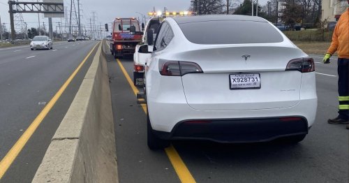 Tesla-Lenkrad stürzt bei voller Fahrt herab: Der Halter muss für Pfusch blechen