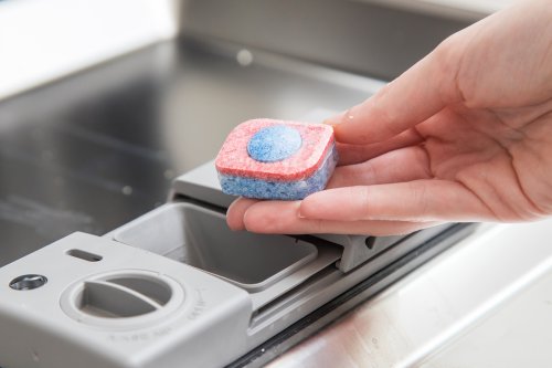 Die besten Spülmaschinentabs: Billig-Produkte schlagen Marken-Tabs
