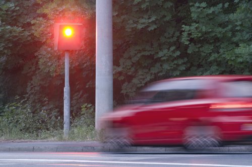 Autofahrerin muss rund 12.000 Euro Bußgeld zahlen: Um diese Verstöße geht es