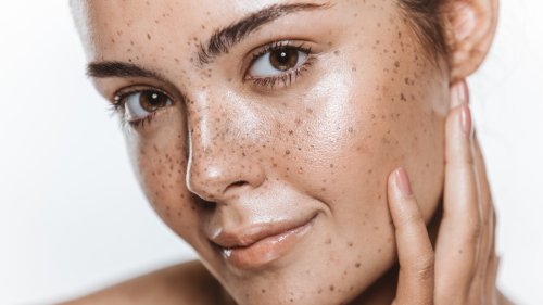 Weg mit teuren Cremes: Dermatologin verrät - das beste Anti-Aging-Mittel hat jeder schon zu Hause