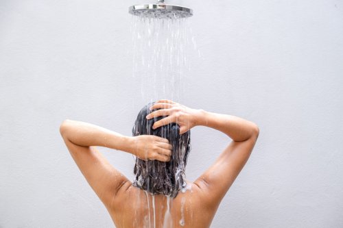 Urin in der Dusche: Warum Mediziner vor dieser Gewohnheit warnen