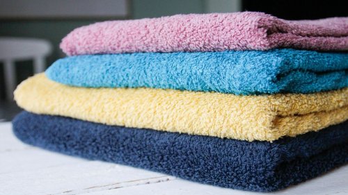 Schluss mit kratzigen Handtüchern: Ein einfaches Hausmittel bringt das Flausch zurück