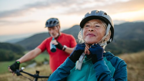 85 und topfit: Diese simple Übung hält einen Rentner seit Jahrzehnten beweglich