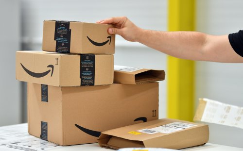 Online-Riese Amazon hat eine große Änderung bekanntgegeben. Künftig sollen in den Paketen, die Kunden bekommen, keine Luftpolster aus Plastik verwendet werden. Was Sie stattdessen finden, lesen Sie hier.