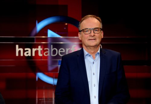Große Überraschung für viele ARD-Zuschauer: Nach 22 Jahren und fast 750 Sendungen wird Moderator Frank Plasberg den Polit-Talk "hart aber fair" künftig nicht mehr moderieren. Ein Nachfolger steht indes schon bereit.