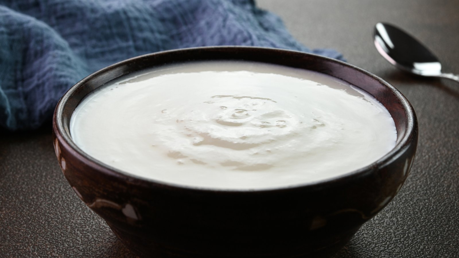 Zwei-Zutaten-Wunder: So gesund und einfach ist Ihr eigener Naturjoghurt