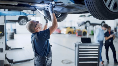 Bis zu 300 Euro pro Stunde für Auto-Reparaturen: Werkstattkosten explodieren