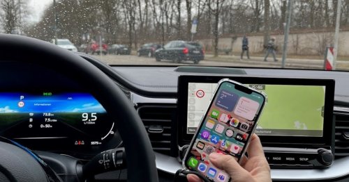 Lädt drahtlos und kann sogar MagSafe: Billiges Autozubehör für Smartphone-Nutzer