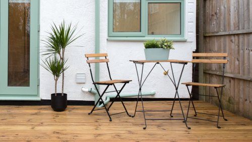 Geheimtipp: Das beste Pflegemittel für Gartenmöbel steht unter Ihrer Spüle