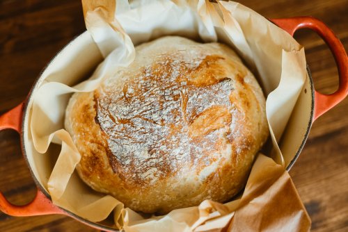 Nur drei Zutaten: So können Sie Brot ganz einfach im Topf backen