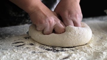 Minuten statt Stunden: Dieser Trick lässt Hefeteig viel schneller gehen
