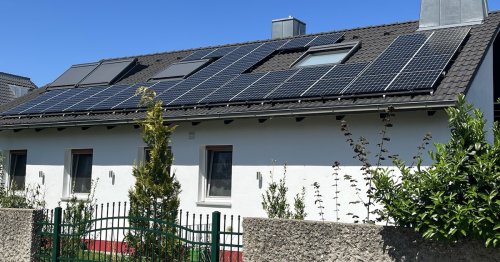 Solarzwang durch die Hintertür: Steuer auf nackte Dächer im Gespräch