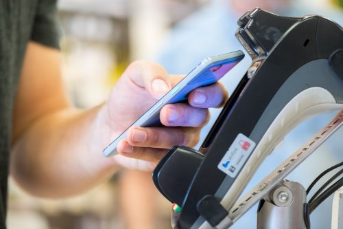 Vorsicht bei Zahlungen mit dem Smartphone: Polizei ermittelt in etlichen Betrugsfällen