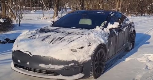 Sommerreifen beim Wintereinbruch: Teslafahrer probiert es mit 1.000 PS